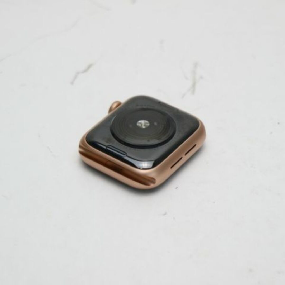 Apple(アップル)のApple Watch SE 40mm Cellular  ゴールド M888 スマホ/家電/カメラのスマホ/家電/カメラ その他(その他)の商品写真