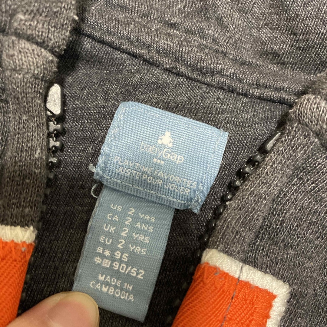 babyGAP(ベビーギャップ)のベビーギャップ　90.95 パーカー　2枚 キッズ/ベビー/マタニティのキッズ服男の子用(90cm~)(ジャケット/上着)の商品写真