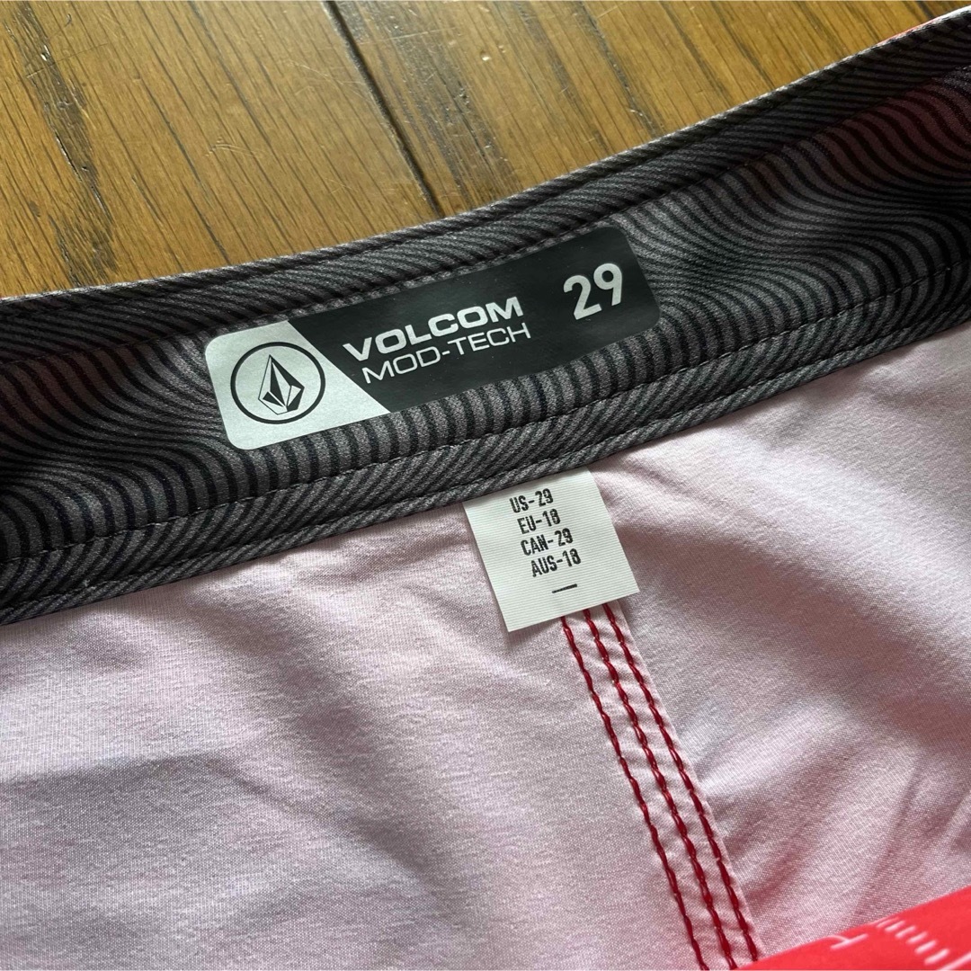 volcom(ボルコム)のVOLCOM新品ボードショーツ　サーフパンツ  水着　28  メンズの水着/浴衣(水着)の商品写真