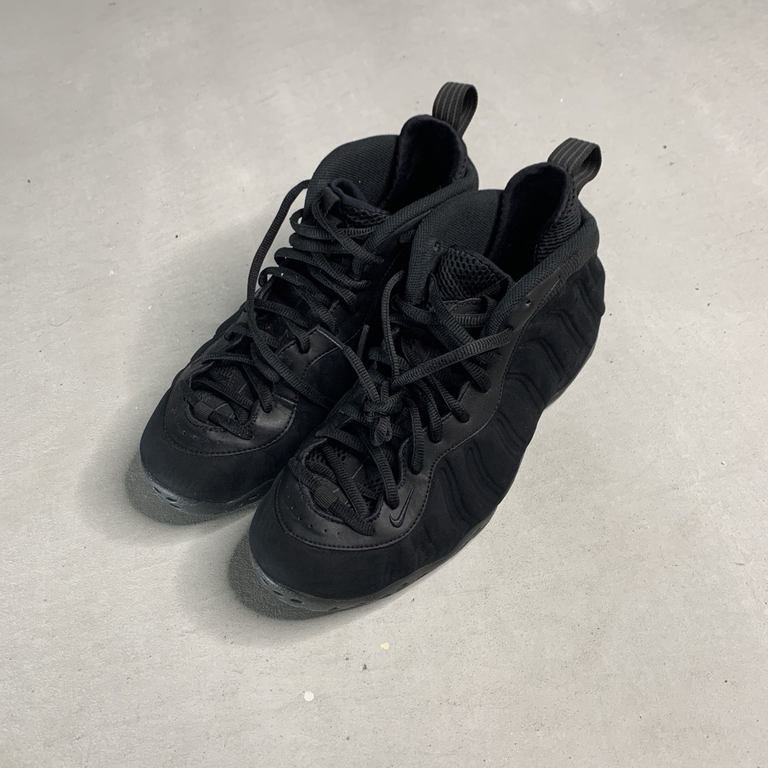 NIKE(ナイキ)のNIKE FOAMPOSIT フォームポジット TRIPLE BLACK 黒 メンズの靴/シューズ(スニーカー)の商品写真