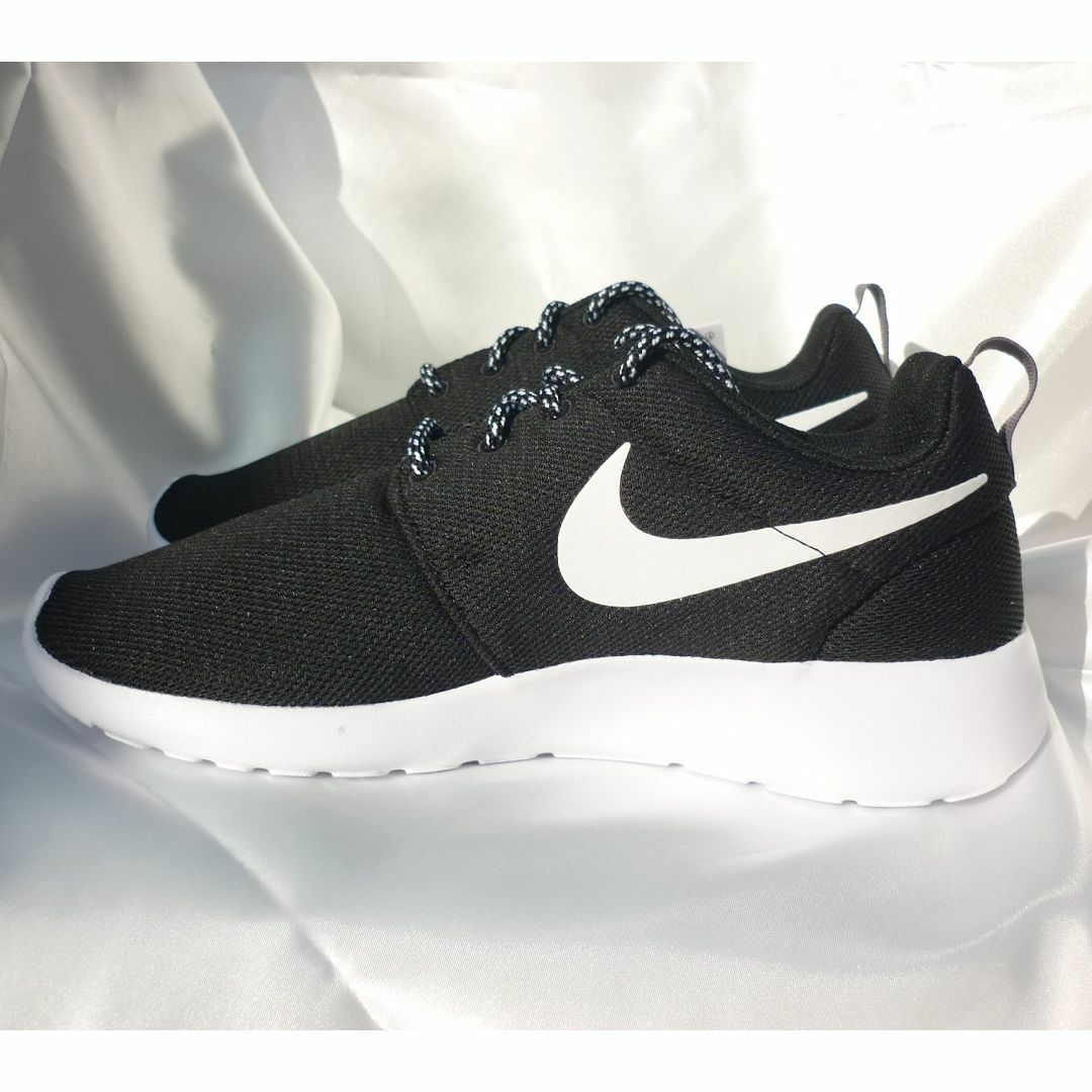 NIKE(ナイキ)の新品24cmナイキ ローシ ワンNIKE ROSHE ONEレディーススニーカー レディースの靴/シューズ(スニーカー)の商品写真