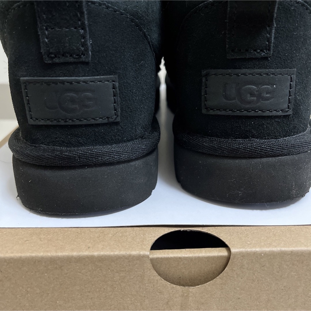 UGG(アグ)の【美品】UGG クラシックウルトラミニ黒 レディースの靴/シューズ(ブーツ)の商品写真