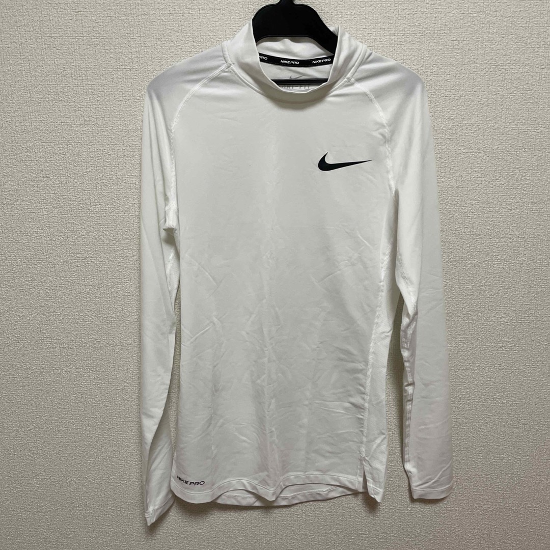 NIKE(ナイキ)のNIKE シャツ　タイトフィット　白 メンズのトップス(シャツ)の商品写真