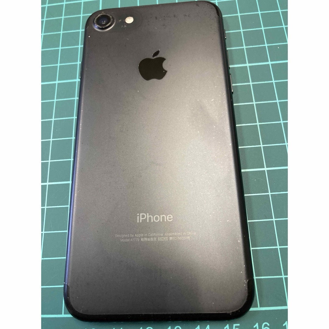 iPhone7 32GB docomoSIMロック解除 スマホ/家電/カメラのスマートフォン/携帯電話(スマートフォン本体)の商品写真