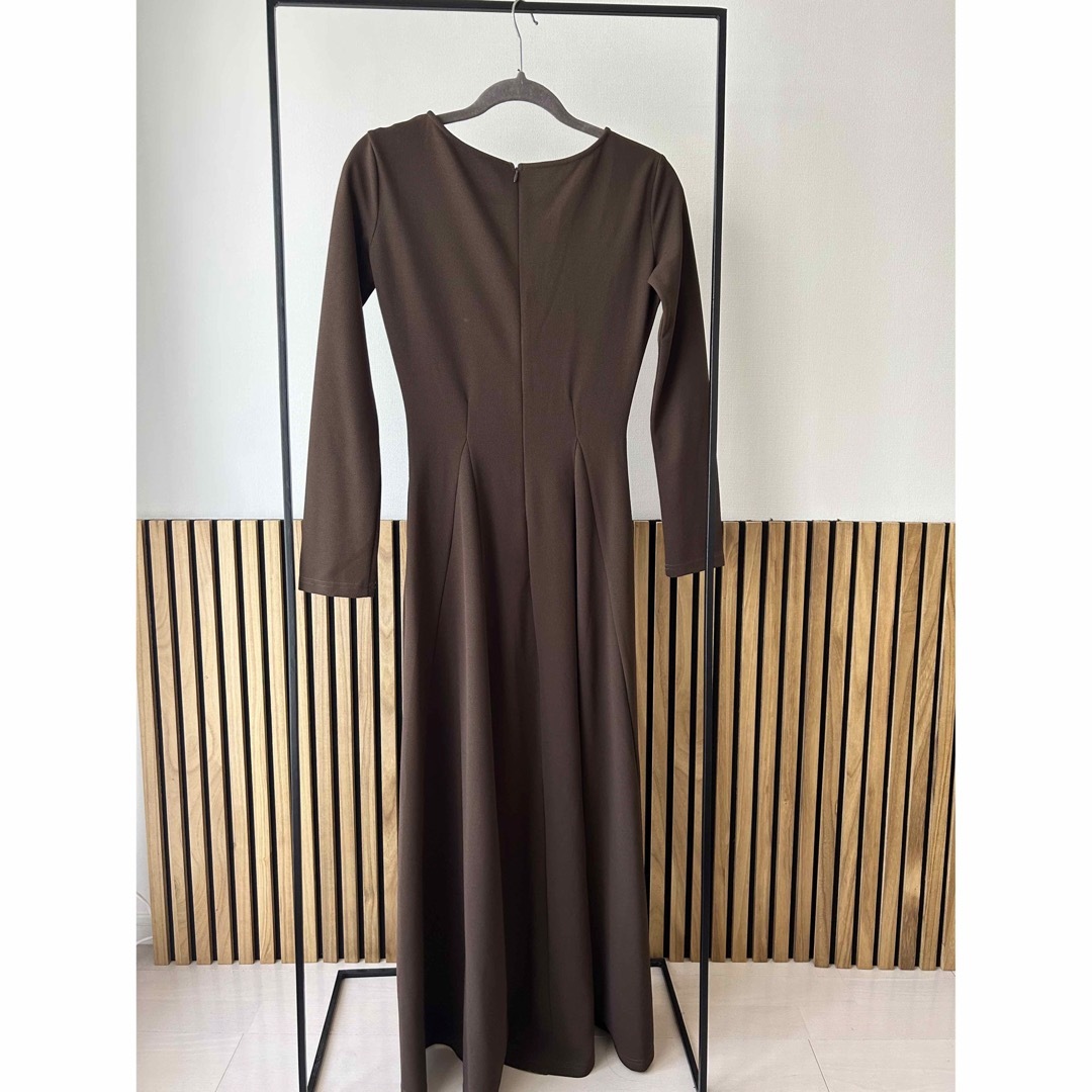 【2/25まで】v silhouette dress(ブラウン) レディースのワンピース(ロングワンピース/マキシワンピース)の商品写真