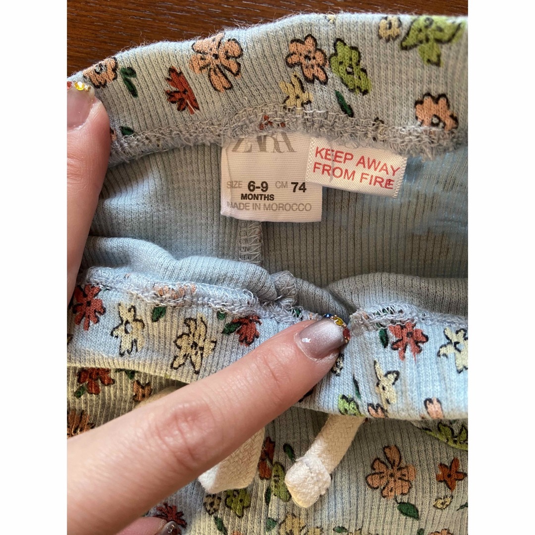 ZARA KIDS(ザラキッズ)のザラキッズ　ベビー　花柄レギンス　74 キッズ/ベビー/マタニティのベビー服(~85cm)(パンツ)の商品写真