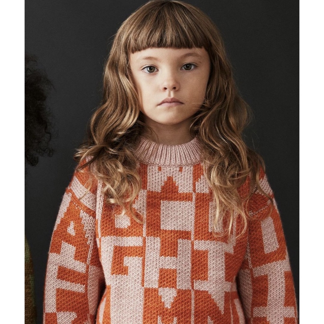 Misha & Puff(ミーシャアンドパフ)のmishaandpuff Alphabet Sweater 3Y キッズ/ベビー/マタニティのキッズ服女の子用(90cm~)(ニット)の商品写真