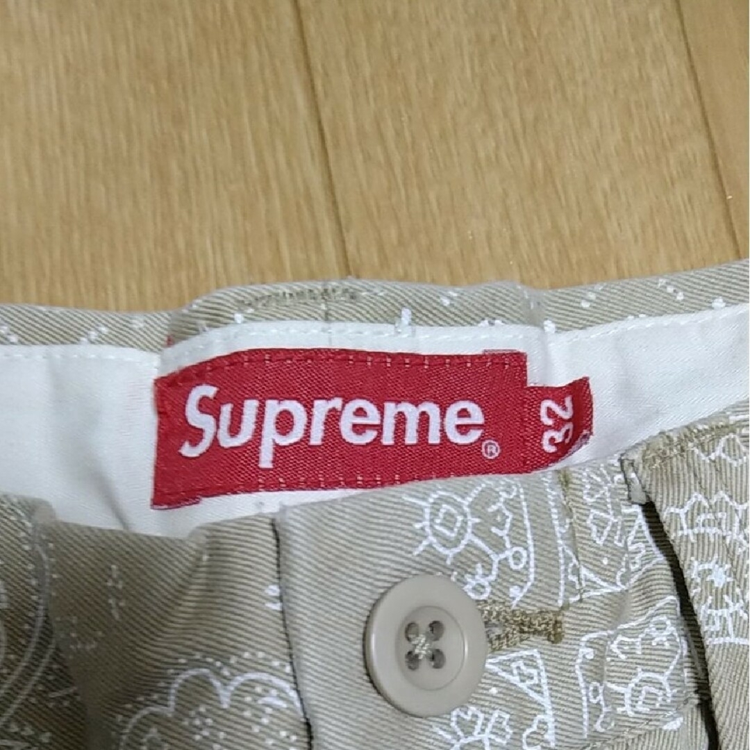 Supreme(シュプリーム)のSupreme Paisley Grid Chino Pant "Khaki" メンズのパンツ(チノパン)の商品写真