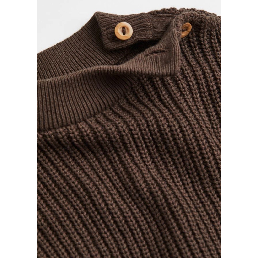 H&M(エイチアンドエム)の最終価格　新品　H&M   セーター&パンツ　セットアップ　105 キッズ/ベビー/マタニティのキッズ服男の子用(90cm~)(ニット)の商品写真