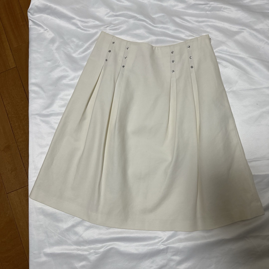 Harrods(ハロッズ)のハロッズ　スカート　ホワイト系 レディースのスカート(ひざ丈スカート)の商品写真