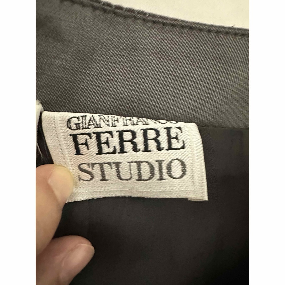 Gianfranco FERRE(ジャンフランコフェレ)のジャンフランコフェレスタジオ　タイトスカート　イタリア製 レディースのスカート(ひざ丈スカート)の商品写真