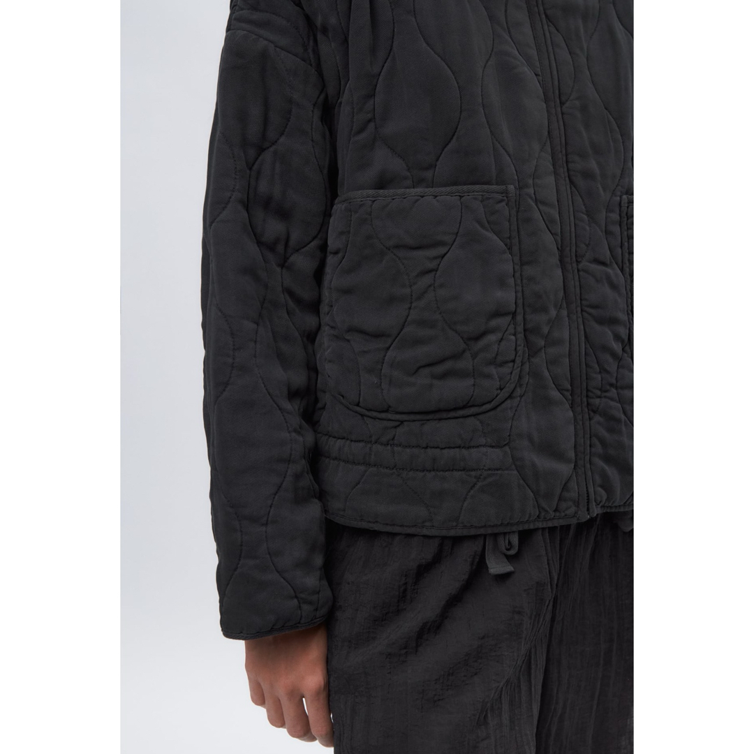 ZARA(ザラ)のZARA ポケットキルティングジャケット ブラックM 新品未使用タグ付き 値下げ レディースのジャケット/アウター(ブルゾン)の商品写真