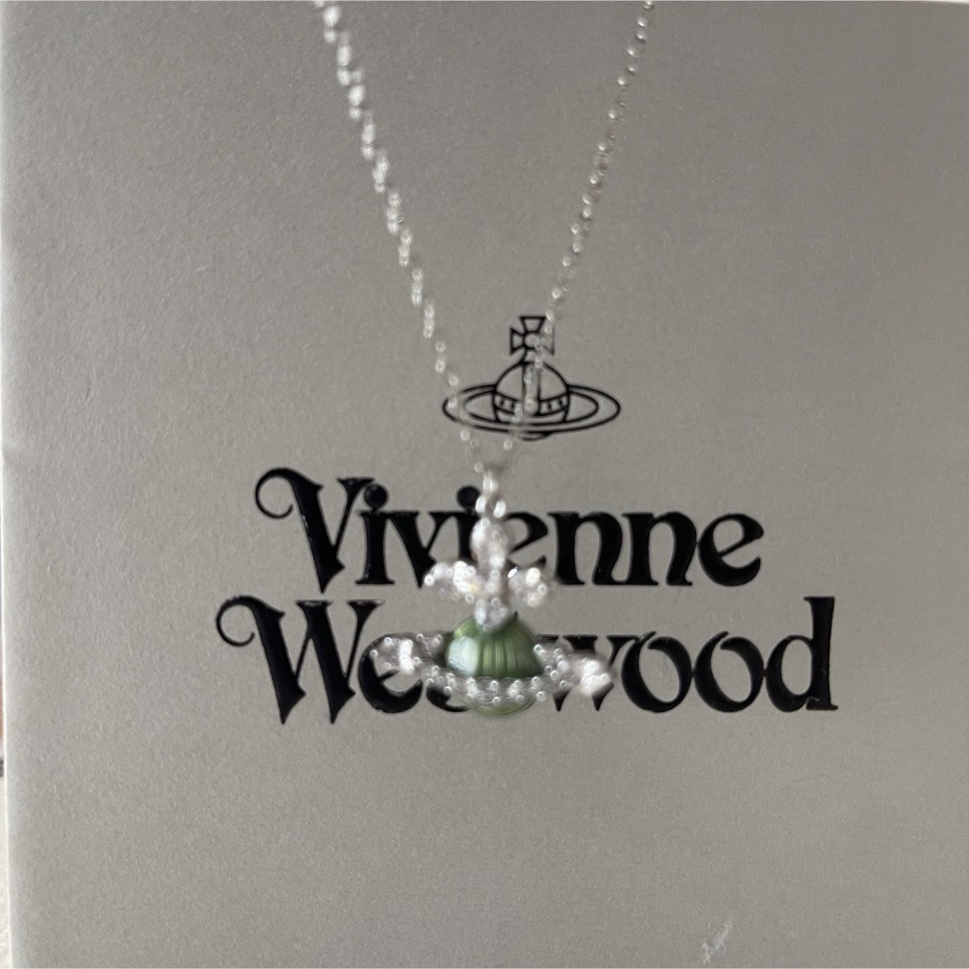 Vivienne Westwood(ヴィヴィアンウエストウッド)のヴィヴィアン ウエストウッド メタル クリスタル ネックレス シルバー/グリーン レディースのアクセサリー(ネックレス)の商品写真