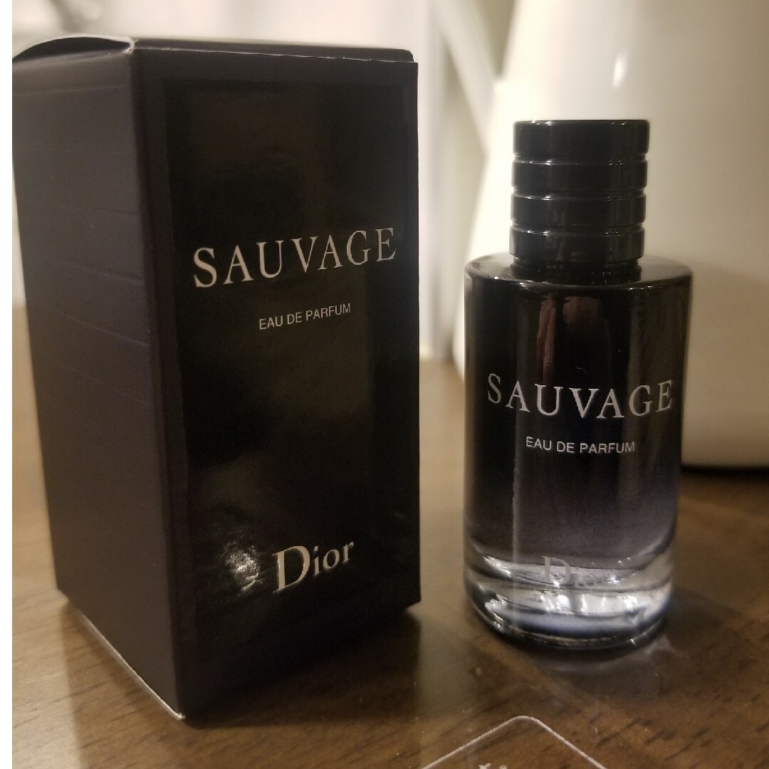 Christian Dior(クリスチャンディオール)のディオール ソヴァージュ 10ml ミニ香水  DIOR SAUVAGE コスメ/美容の香水(香水(男性用))の商品写真