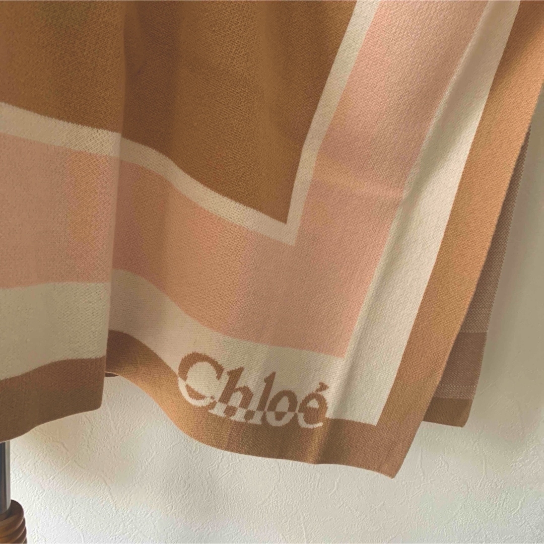 Chloe(クロエ)の新品 タグ付 Chloe クロエ ポーチロゴ ウールケープ レディースのジャケット/アウター(ポンチョ)の商品写真