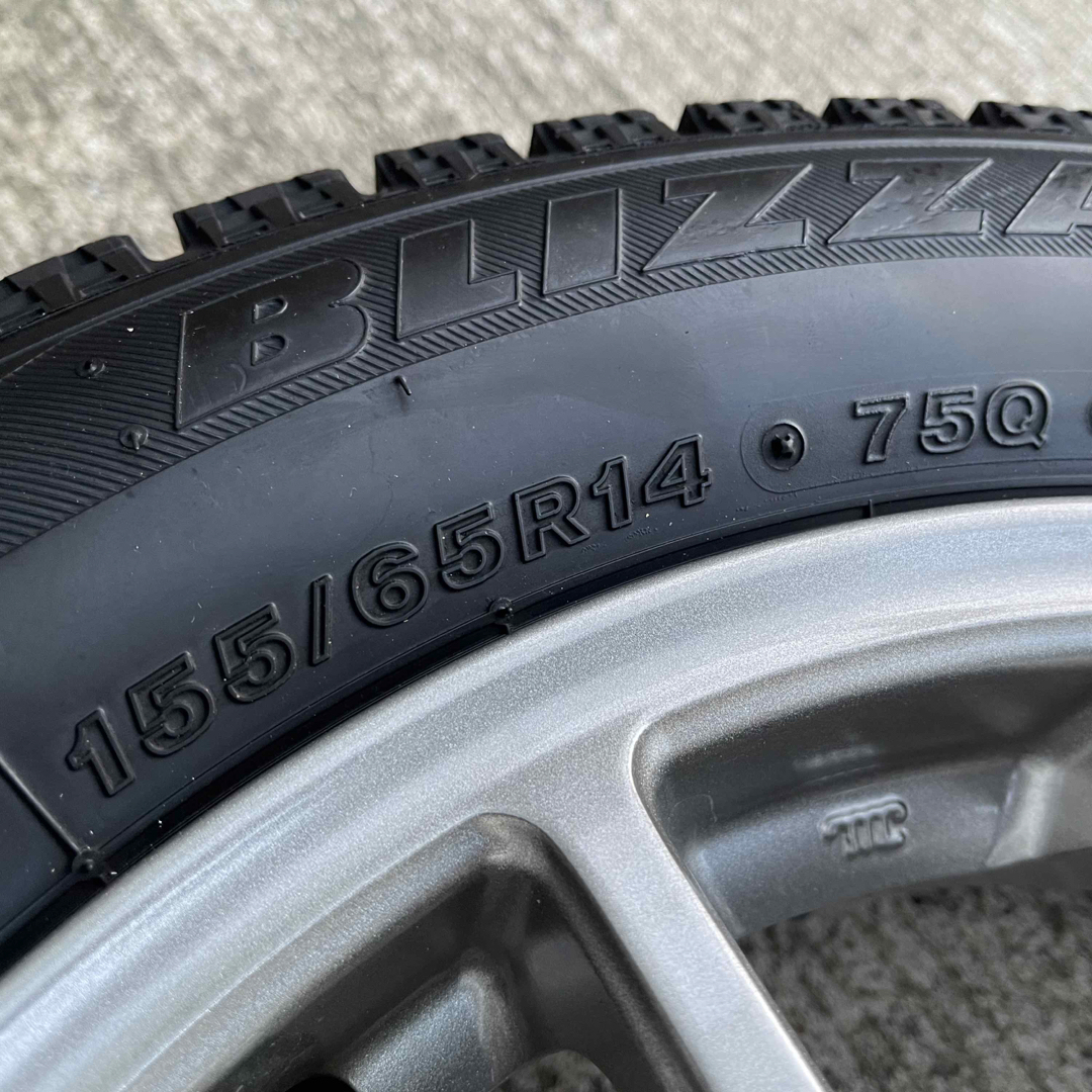 BRIDGESTONE(ブリヂストン)のBRIDGESTONE VRX 155/65r14 スタッドレスタイヤ＆ホイール 自動車/バイクの自動車(タイヤ・ホイールセット)の商品写真