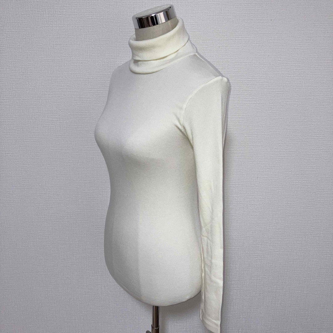 UNIQLO(ユニクロ)のUNIQLO ユニクロ ヒートテック リブタートルネックT XL 極暖 長袖 レディースの下着/アンダーウェア(アンダーシャツ/防寒インナー)の商品写真
