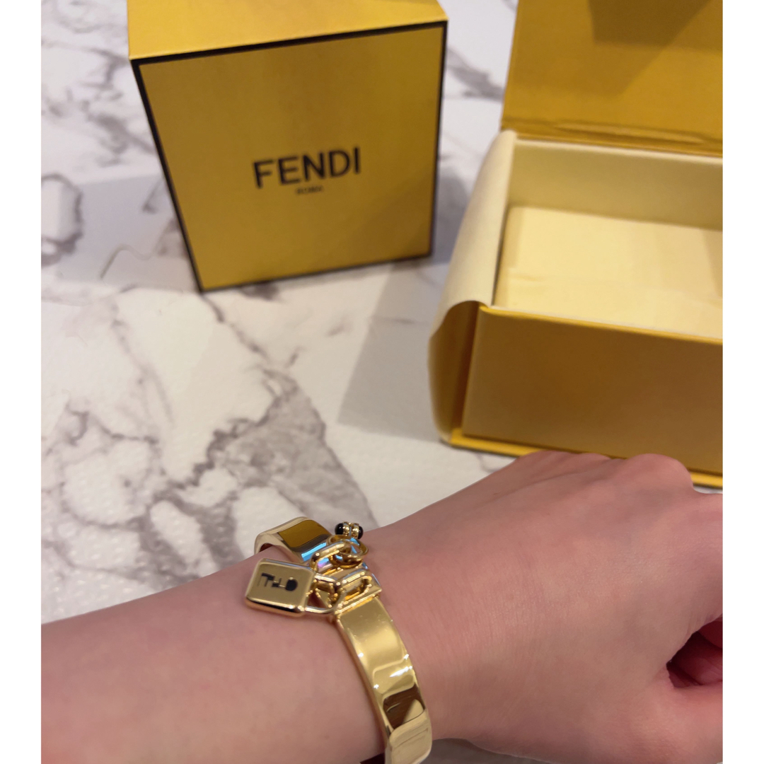 FENDI - 今月削除 新品未使用 FENDI バングル ブレスレットの FENDI - 今月削除 新品未使用 FENDI バングル ブレスレットの