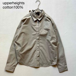 アッパーハイツ(upper hights)の019美品2万アッパーハイツコットン100％バックリボンシャツ ライトグレー(シャツ/ブラウス(長袖/七分))