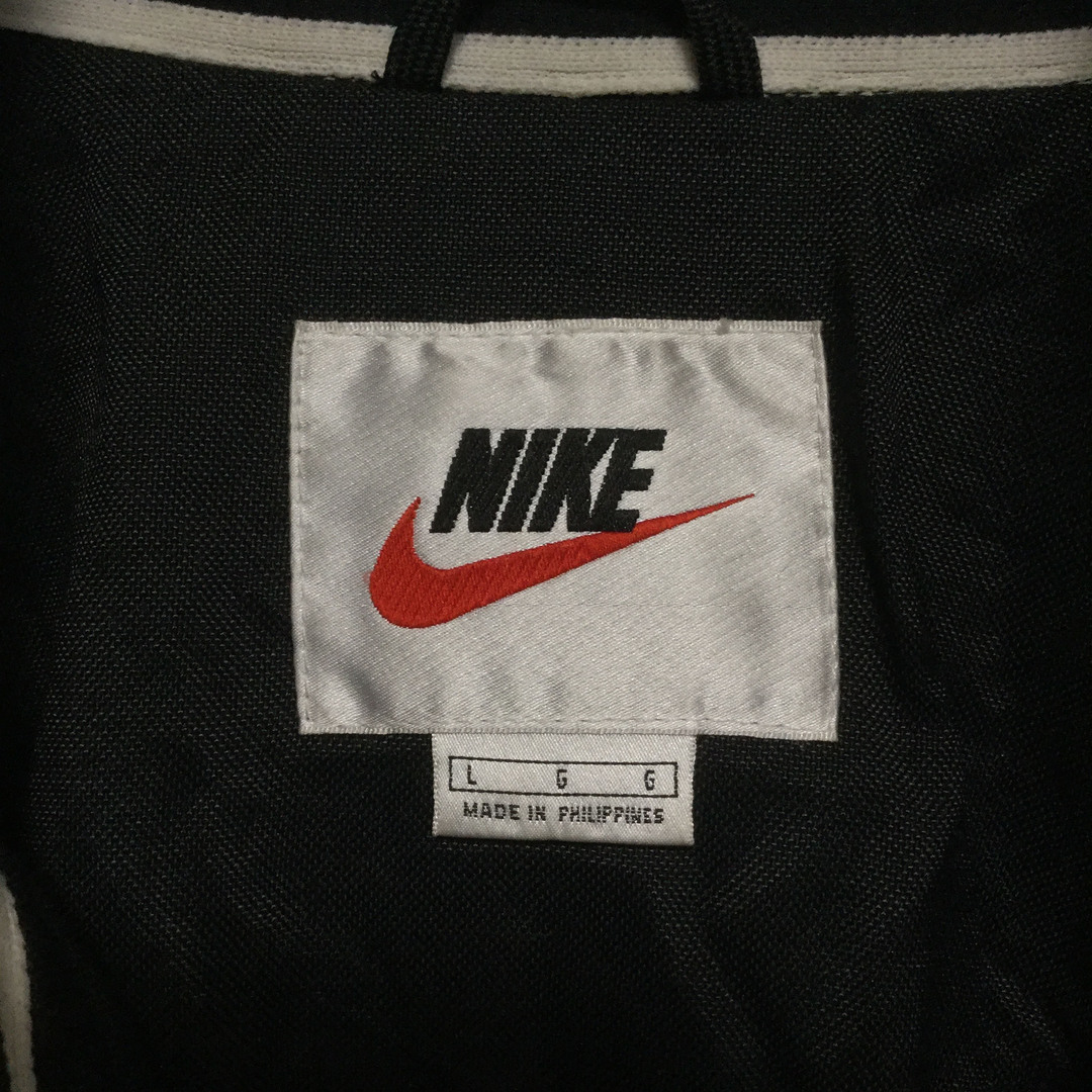 NIKE(ナイキ)の【ナイキ 銀タグ ナイロンジャケット】90年代 ロゴ刺繍 2XL 黒 古着 メンズのジャケット/アウター(ナイロンジャケット)の商品写真