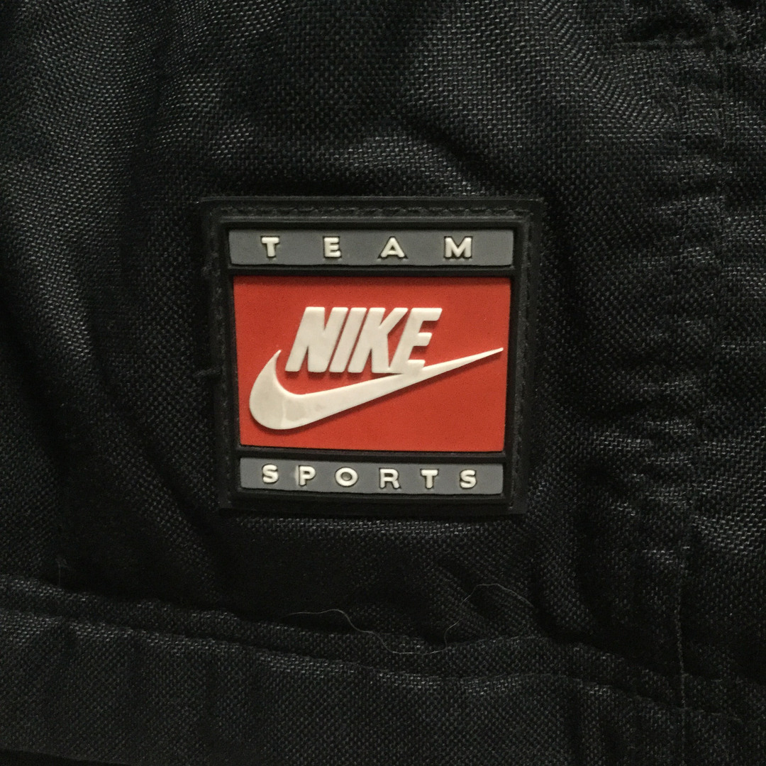 NIKE(ナイキ)の【ナイキ 銀タグ ナイロンジャケット】90年代 ロゴ刺繍 2XL 黒 古着 メンズのジャケット/アウター(ナイロンジャケット)の商品写真