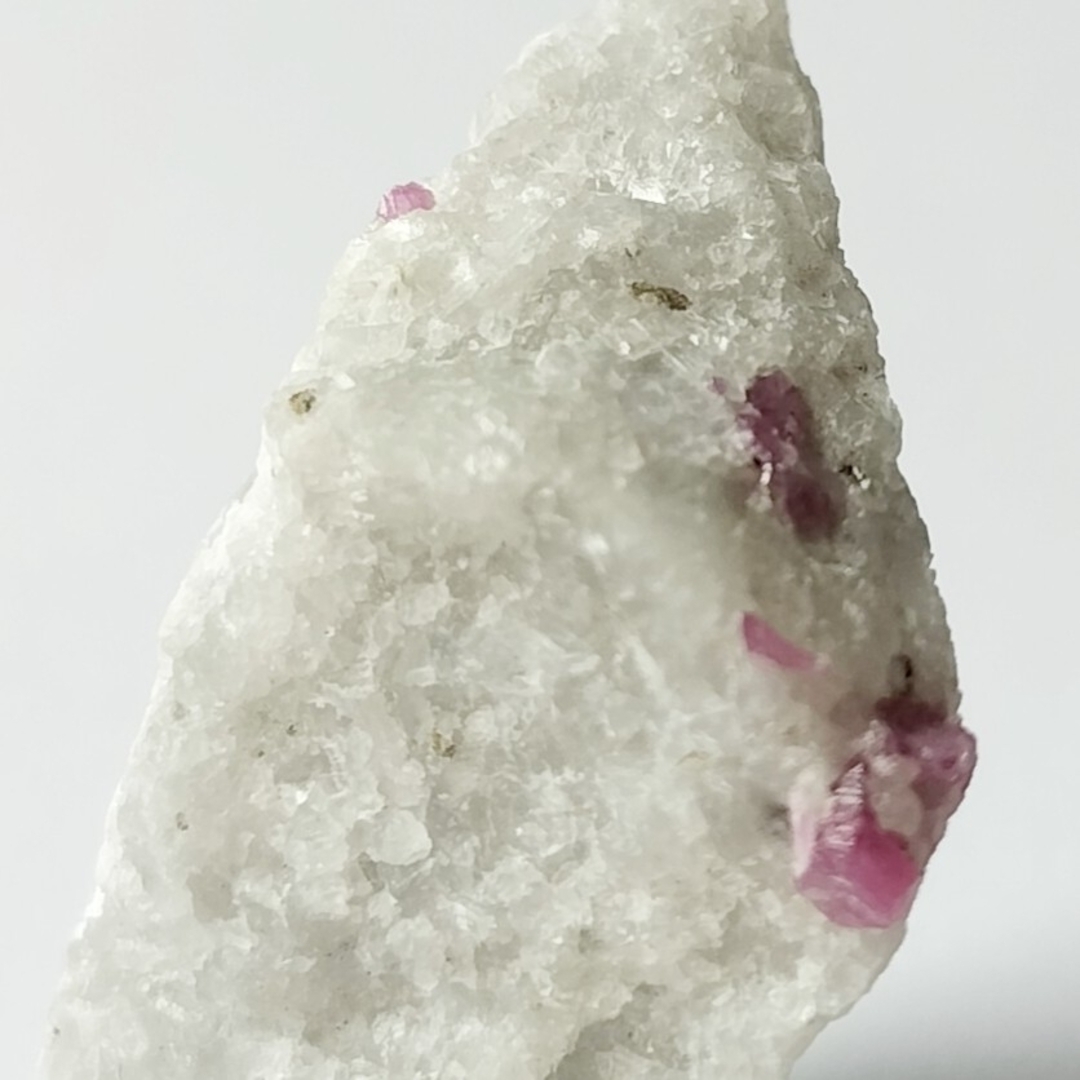 ピンクスピネル 尖晶石 spinel 原石 鉱物 標本 エンタメ/ホビーのコレクション(その他)の商品写真