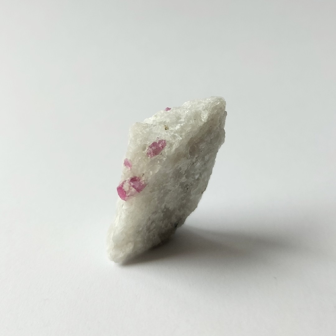 ピンクスピネル 尖晶石 spinel 原石 鉱物 標本 エンタメ/ホビーのコレクション(その他)の商品写真