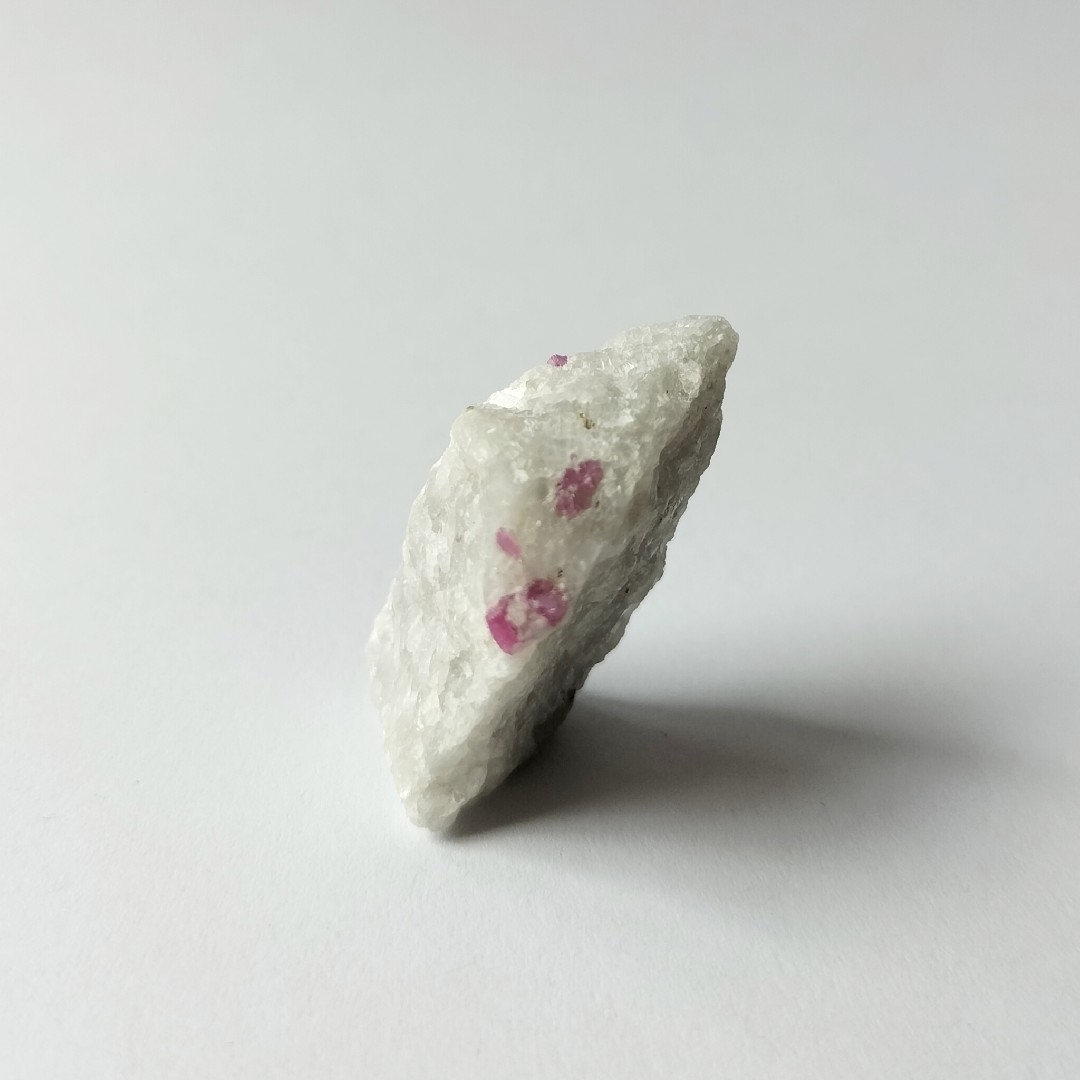 ピンクスピネル 尖晶石 spinel 原石 鉱物 標本 エンタメ/ホビーのコレクション(その他)の商品写真