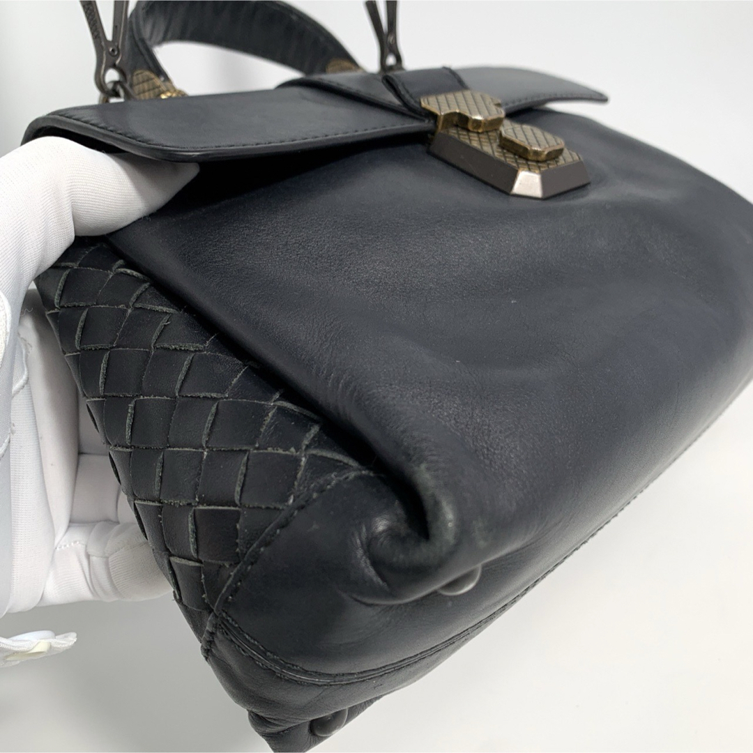 Bottega Veneta(ボッテガヴェネタ)の✨美品✨ボッテガ ハンドバッグ 2way イントレチャート カーフスキンブラック レディースのバッグ(ハンドバッグ)の商品写真