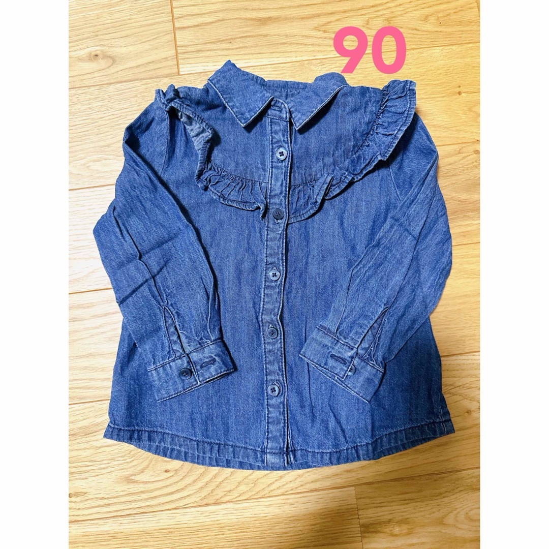 西松屋(ニシマツヤ)のデニム長袖シャツ　90   キッズ/ベビー/マタニティのキッズ服女の子用(90cm~)(Tシャツ/カットソー)の商品写真