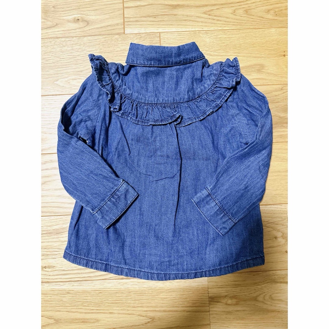 西松屋(ニシマツヤ)のデニム長袖シャツ　90   キッズ/ベビー/マタニティのキッズ服女の子用(90cm~)(Tシャツ/カットソー)の商品写真