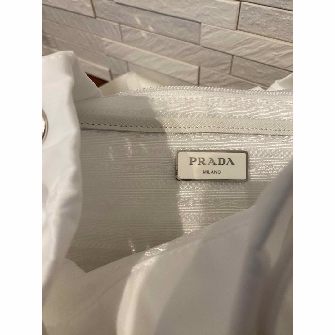 PRADA(プラダ)の【新品未使用】PRADA ポーチ付 ミディアム Re-Nylon バックパック レディースのバッグ(リュック/バックパック)の商品写真