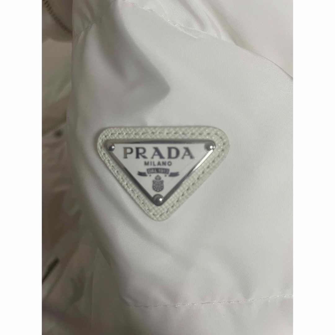 PRADA - PRADA ダウンジャケット 白 新品未使用の通販 by reina PRADA - PRADA ダウンジャケット 白 新品未使用の通販 by reina
