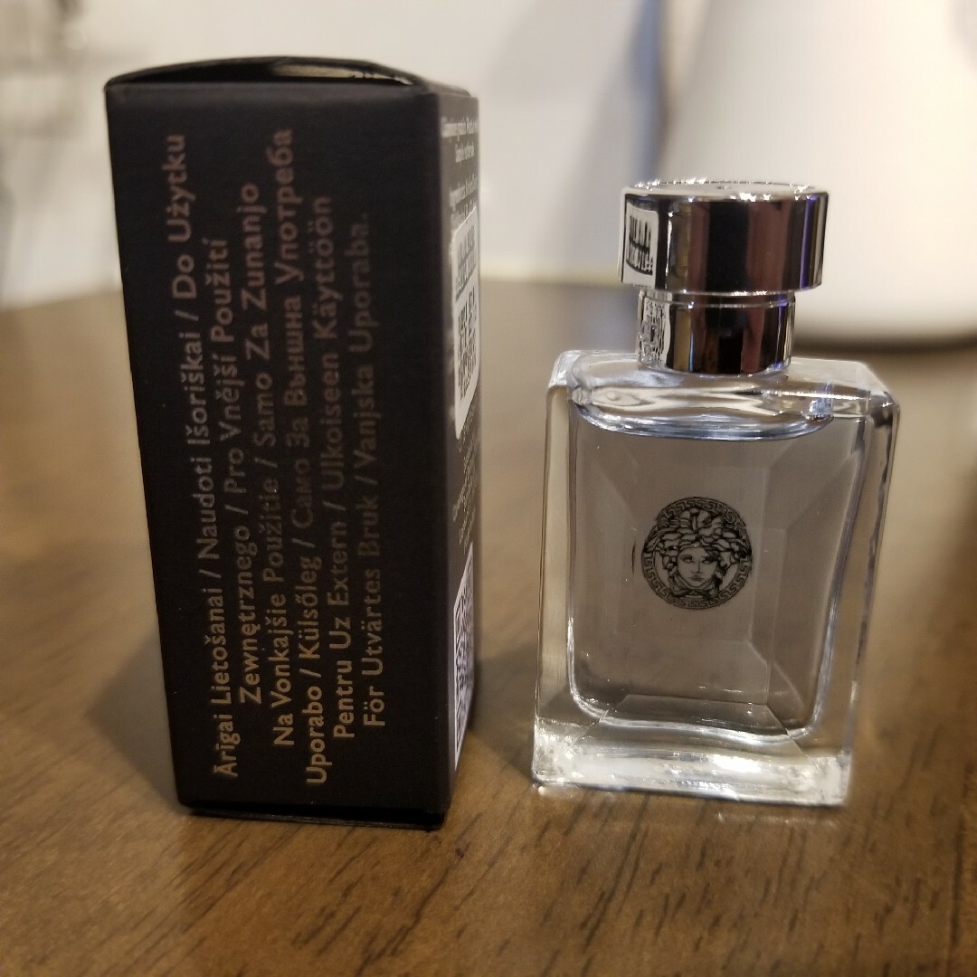 VERSACE(ヴェルサーチ)のヴェルサーチェ プールオム 5ml ミニ香水 VERSACE POUR HOME コスメ/美容の香水(香水(男性用))の商品写真