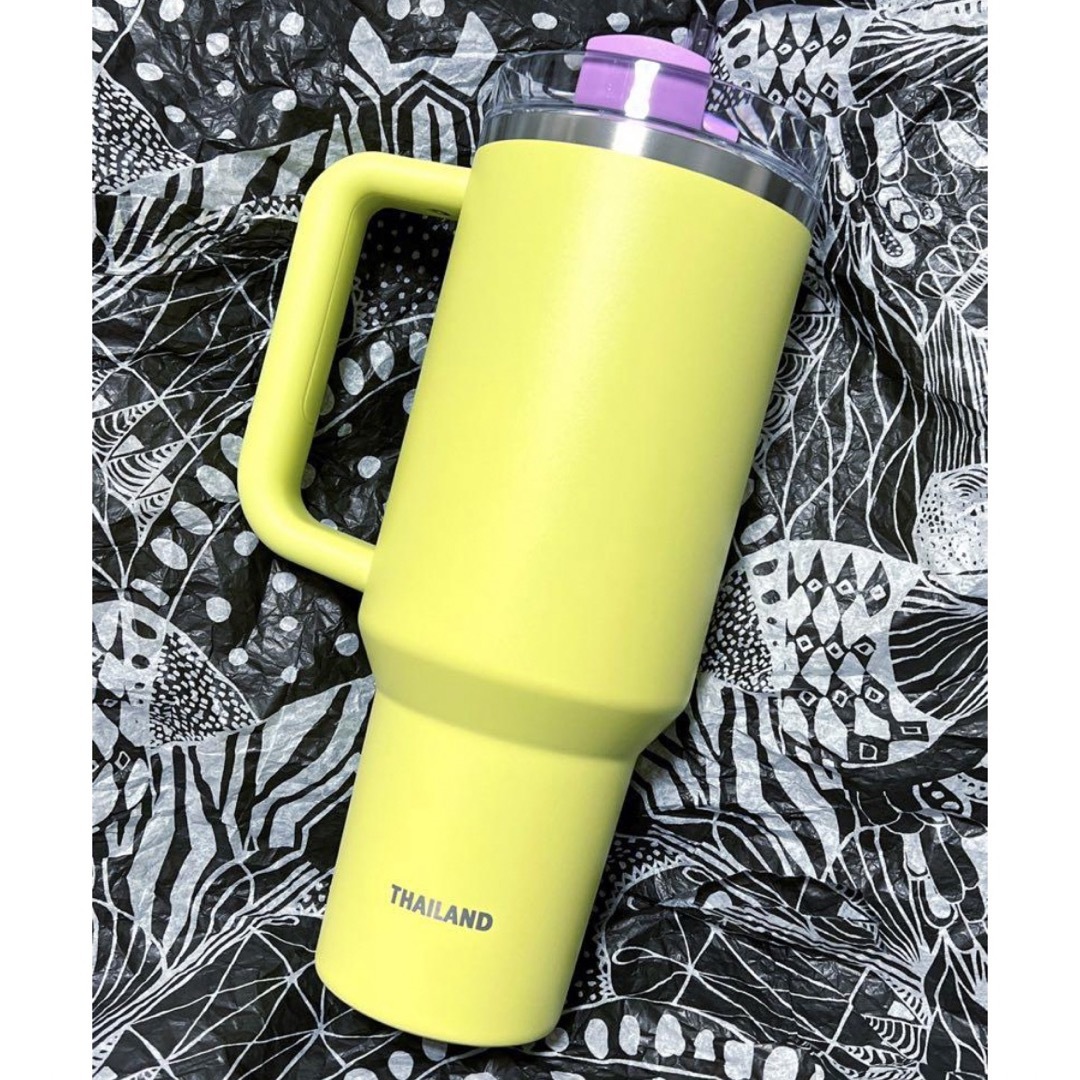 Starbucks Coffee(スターバックスコーヒー)の完売　海外限定　スターバックス　stanley  40oz  レモン　タンブラー インテリア/住まい/日用品のキッチン/食器(タンブラー)の商品写真