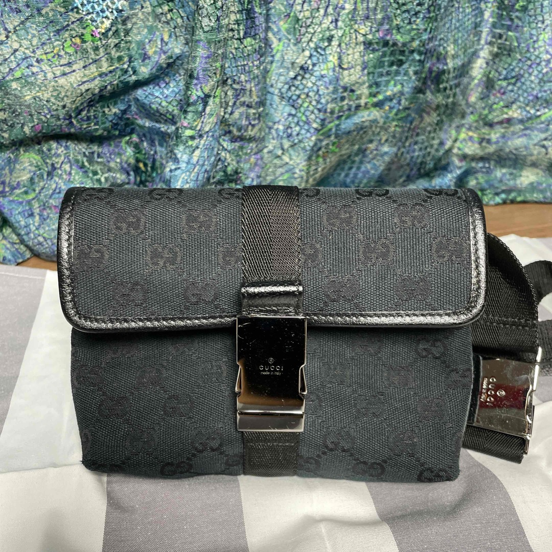 Gucci(グッチ)のグッチ　ウエストポーチ　黒　GUCCI メンズのバッグ(ウエストポーチ)の商品写真