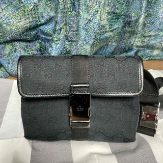 グッチ(Gucci)のグッチ　ウエストポーチ　黒　GUCCI(ウエストポーチ)