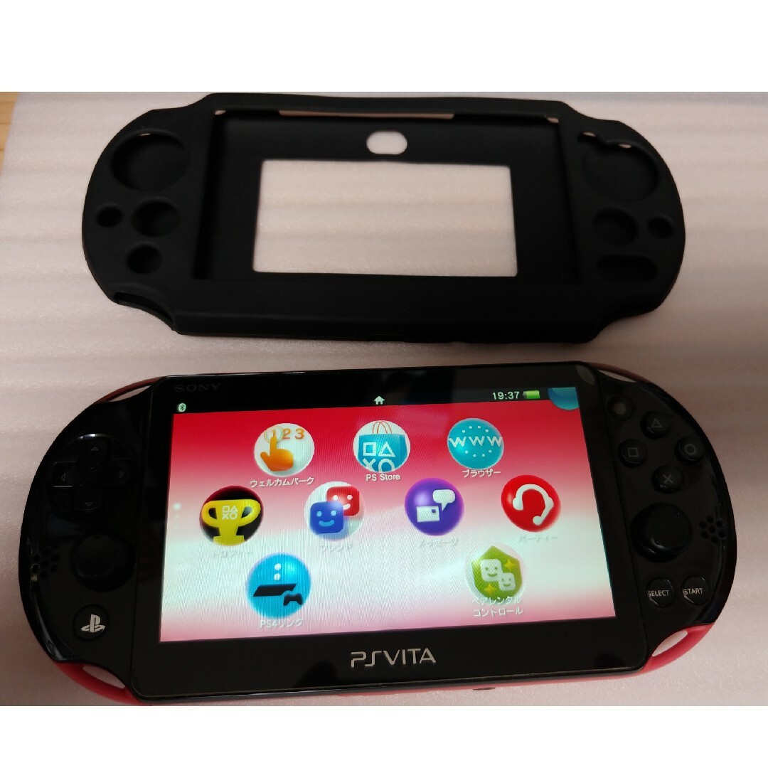 PS VITA PCH-2000  16Gメモリーカード付き　液晶にはキズなし