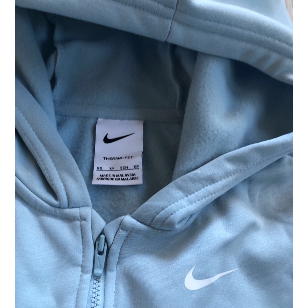 NIKE(ナイキ)のNIKE ショートパーカー キッズ/ベビー/マタニティのキッズ服女の子用(90cm~)(ジャケット/上着)の商品写真