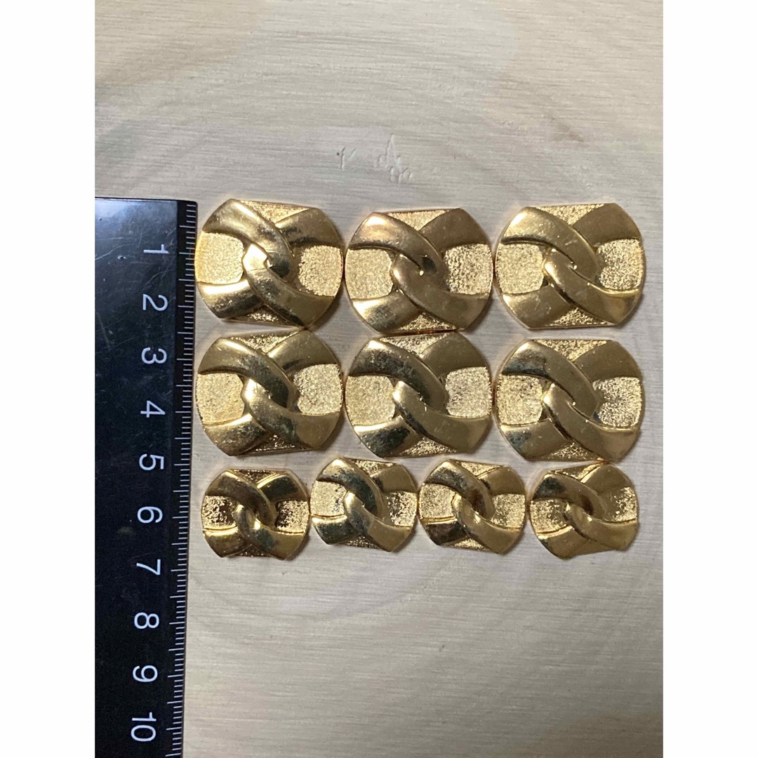 アンティーク調ボタン ハンドメイドの素材/材料(各種パーツ)の商品写真