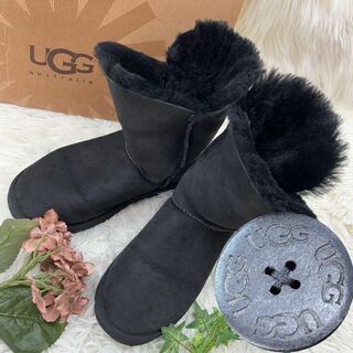 【美品】箱あり　UGG ベイリーボタン トリプレット　ブラック22㎝