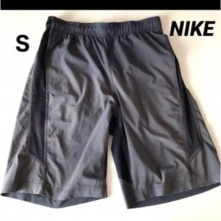 ナイキ(NIKE)のNIKE　ナイキ　ハーフパンツ　メンズ　Ｓサイズ　グレー　ポケット付き　色あせ(その他)