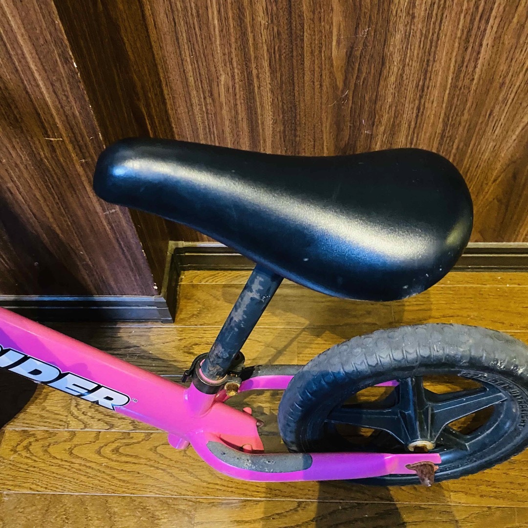 STRIDA(ストライダ)のストライダー STRIDER クラシックモデル 12型 ランニングバイク ピンク キッズ/ベビー/マタニティの外出/移動用品(自転車)の商品写真