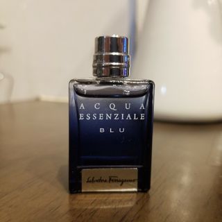 サルヴァトーレフェラガモ(Salvatore Ferragamo)のフェラガモ アクアエッセンツィアーレ ブルー  5ml ACQUA(香水(男性用))