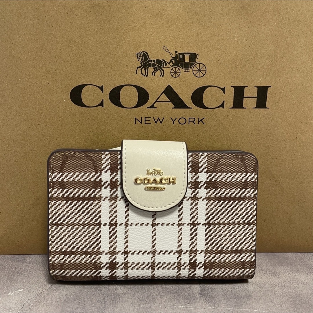 COACH(コーチ)の新品　COACH 二つ折り財布　レディース メンズ ホワイト ブラウン チェック レディースのファッション小物(財布)の商品写真