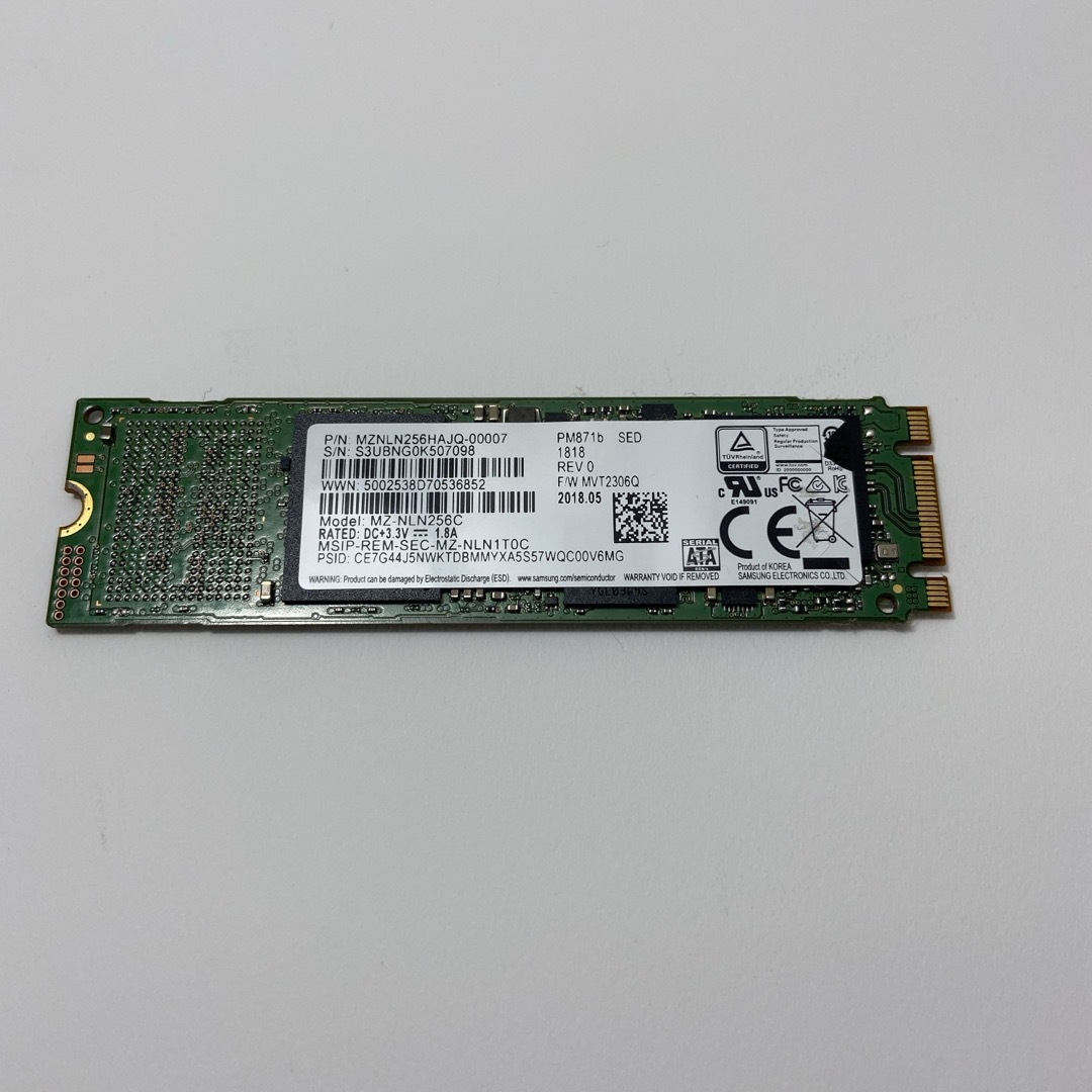 中古M.2　SSD　256GB　samsung スマホ/家電/カメラのPC/タブレット(PCパーツ)の商品写真