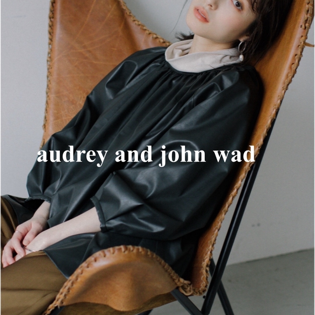audrey and john wad(オードリーアンドジョンワッド)のaudrey and john wad エコレザーブラウス レディースのトップス(シャツ/ブラウス(長袖/七分))の商品写真