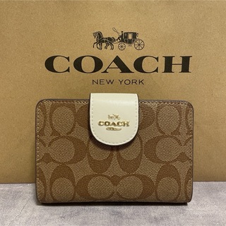 コーチ(COACH)の新品　COACH 長財布　コーチ　二つ折り財布　ホワイト ブラウン シグネチャー(財布)