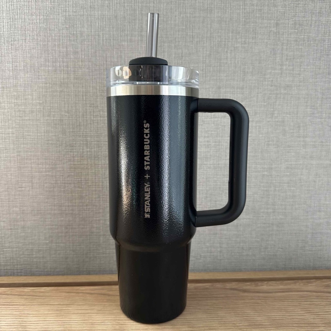 Starbucks Coffee(スターバックスコーヒー)の台湾 スターバックス 23’ホリデー Stanleyスタンレー ステンレスボトル インテリア/住まい/日用品のキッチン/食器(タンブラー)の商品写真