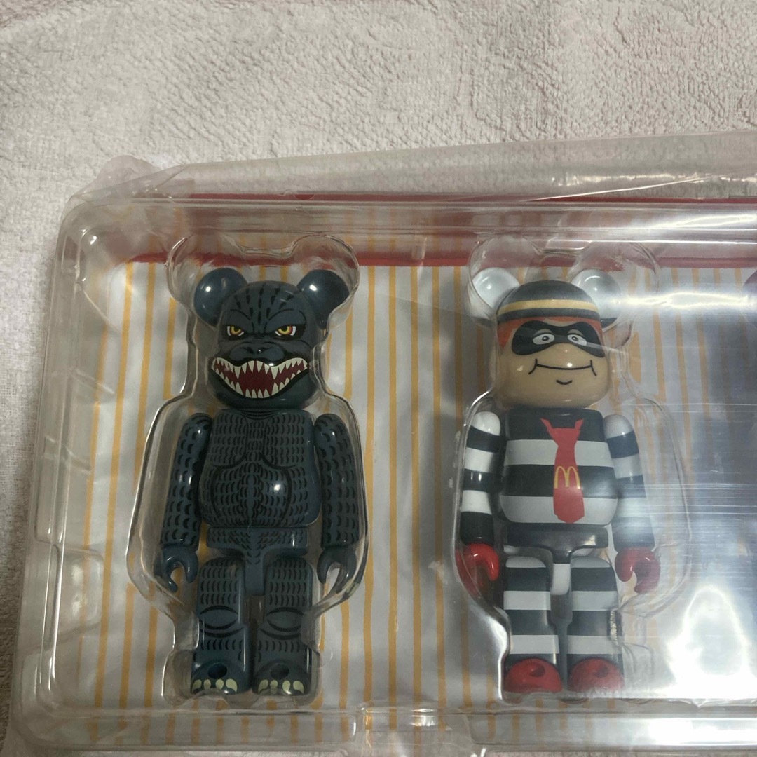 BE@RBRICK(ベアブリック)の「ゴジラvsマクドナルド BE@RBRICK」  エンタメ/ホビーのおもちゃ/ぬいぐるみ(キャラクターグッズ)の商品写真